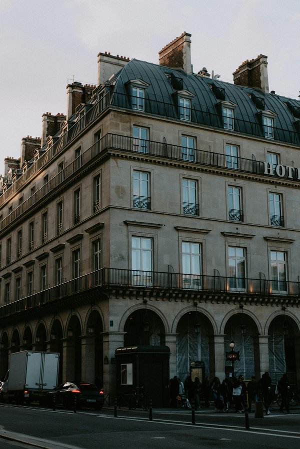 Hôtel avec balcon rive gauche paris : charme et confort au cœur de la ville